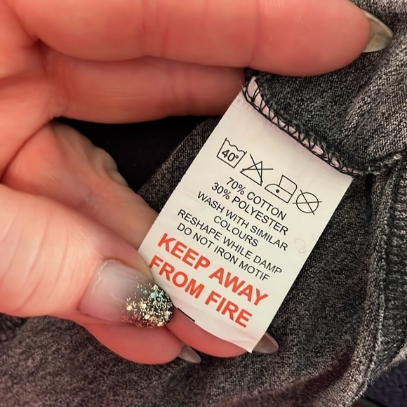 Guinness Cropped Sweatshirt Hoodie with Faux Shirt Underneath Size Large Beer - Picture 9 of 10